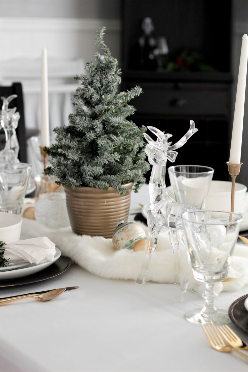 Nordic Posh Winter Tablescape - Pallet and Pantry