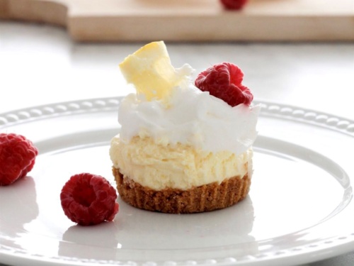 https://palletandpantry.com/wp-content/uploads/2020/04/Main-Mini-Lemon-Cheesecakes-1-500x375.jpg